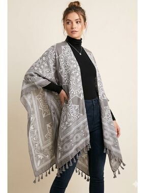 Kismet Gray and White Paisley Kimono with Tassels One Size